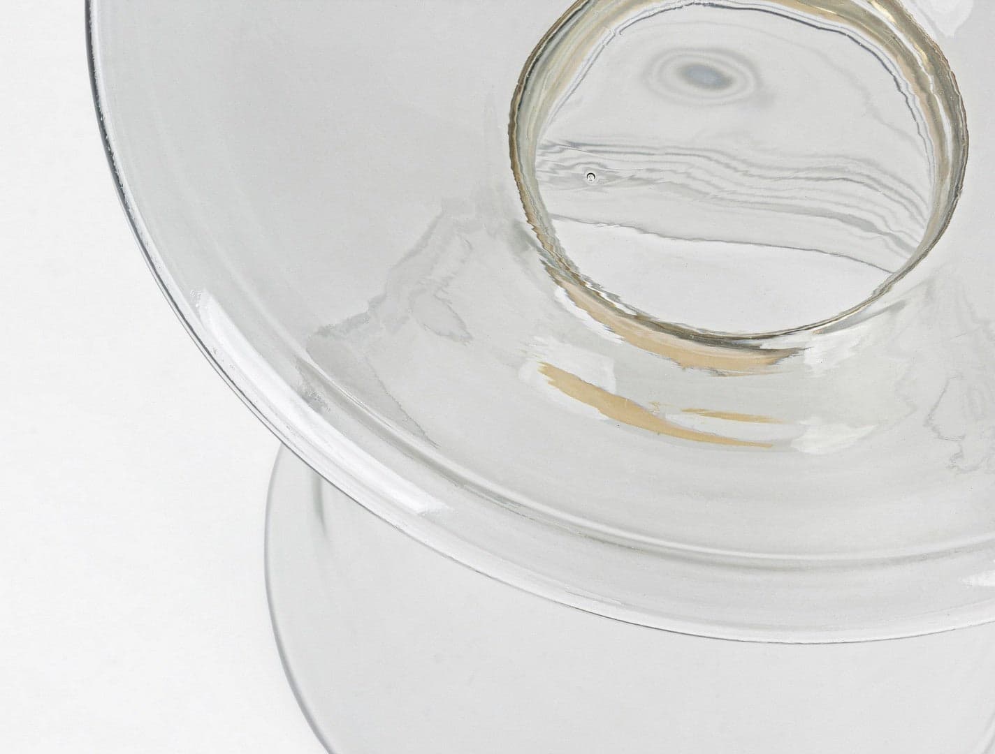Tavolino "Azmin" in vetro con anello decorativo placcato ottone per arredamento in Console e tavoli da divano Decor Space - Altamura, commercioVirtuoso.it