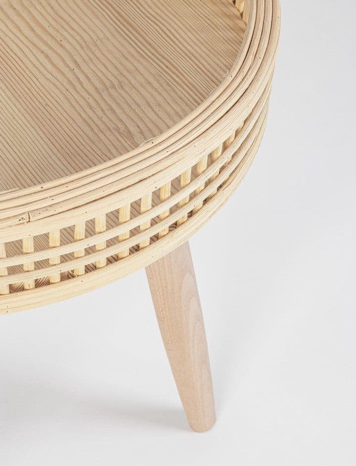 Tavolino "Almas" gambe in legno di pino e top in rattan per arredamento set da 3 in Console e tavoli da divano Decor Space - Altamura, commercioVirtuoso.it