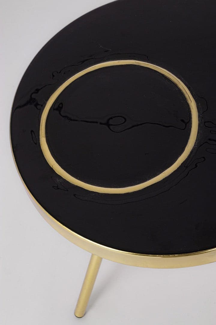 Tavolino "Kesar" struttura in acciaio e piano con finitura a smalto per arredamento in Console e tavoli da divano Decor Space - Altamura, commercioVirtuoso.it