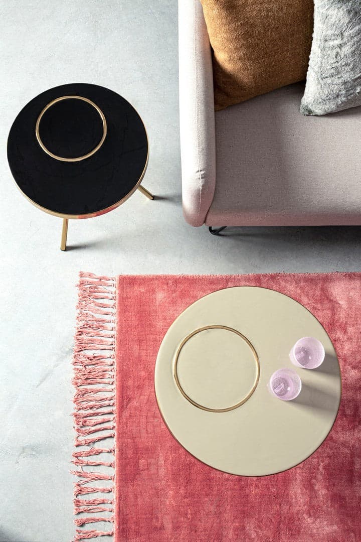Tavolino "Kesar" struttura in acciaio e piano con finitura a smalto per arredamento in Console e tavoli da divano Decor Space - Altamura, commercioVirtuoso.it
