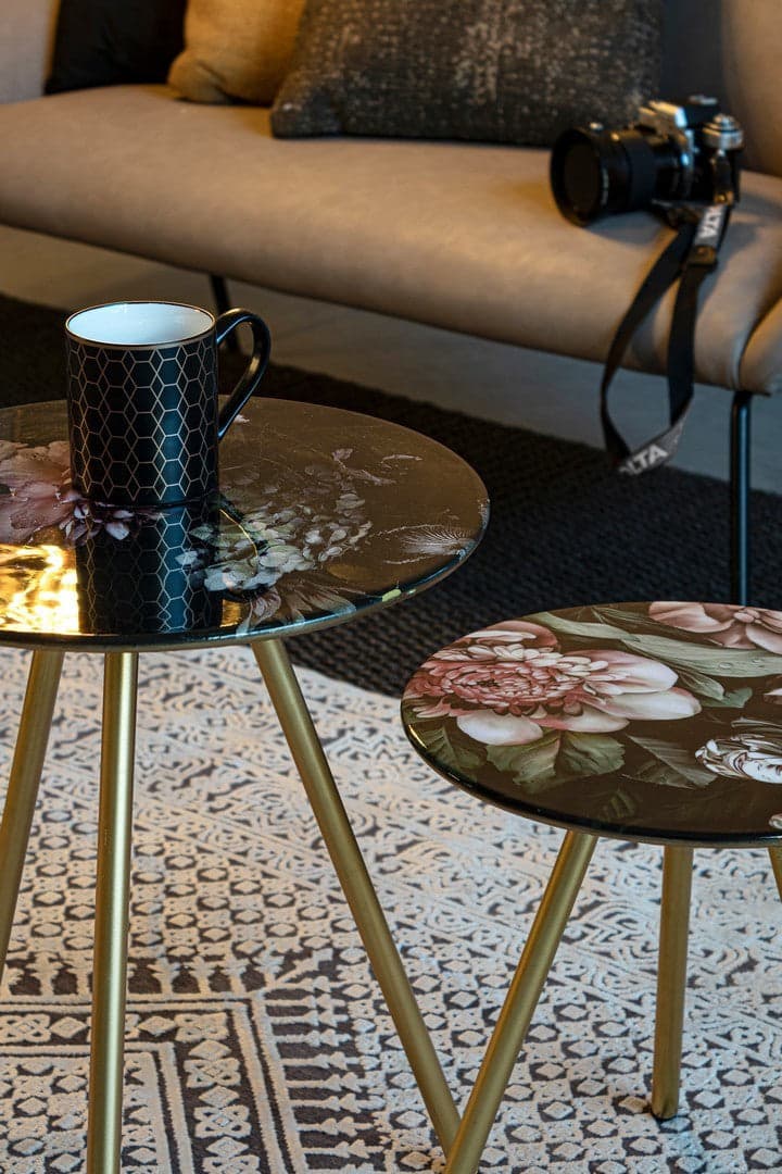 Tavolino "Kirti" struttura in acciaio finitura ottonata per arredamento in Console e tavoli da divano Decor Space - Altamura, commercioVirtuoso.it