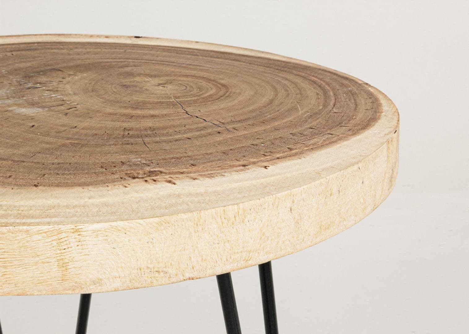 Tavolino "Tuala" gambe in acciaio e piano in legno mungur per interni in Console e tavoli da divano Decor Space - Altamura, commercioVirtuoso.it