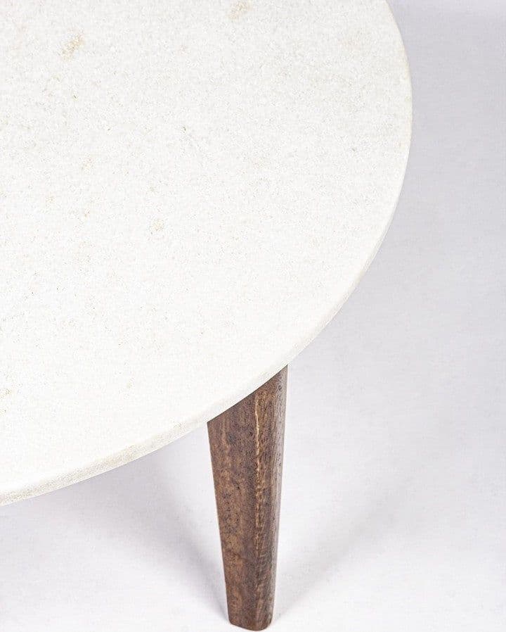 Tavolino "Sylvester" gambe in legno di mango e piano in marmo per interni in Console e tavoli da divano Decor Space - Altamura, commercioVirtuoso.it