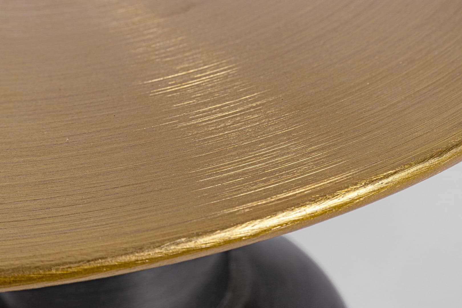 Tavolino "Alopa" struttura in acciaio con finitura ottonata per arredamento in Console e tavoli da divano Decor Space - Altamura, commercioVirtuoso.it