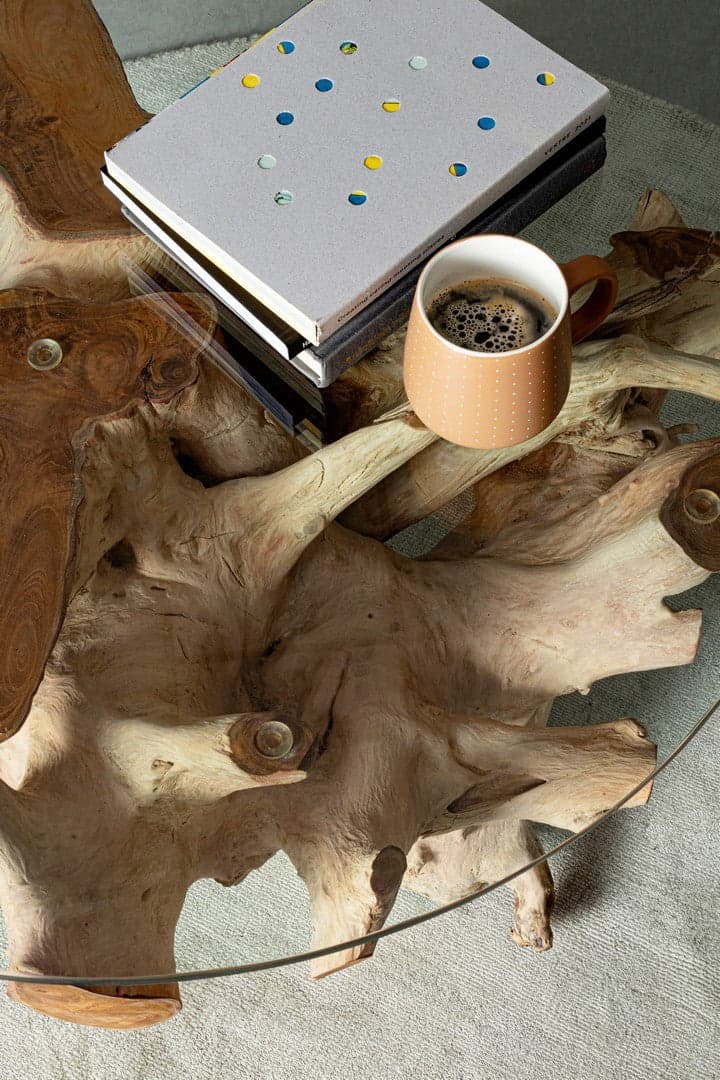 Tavolino "Rosalind" struttura in radici di teak e piano in vetro per interni in Console e tavoli da divano Decor Space - Altamura, commercioVirtuoso.it