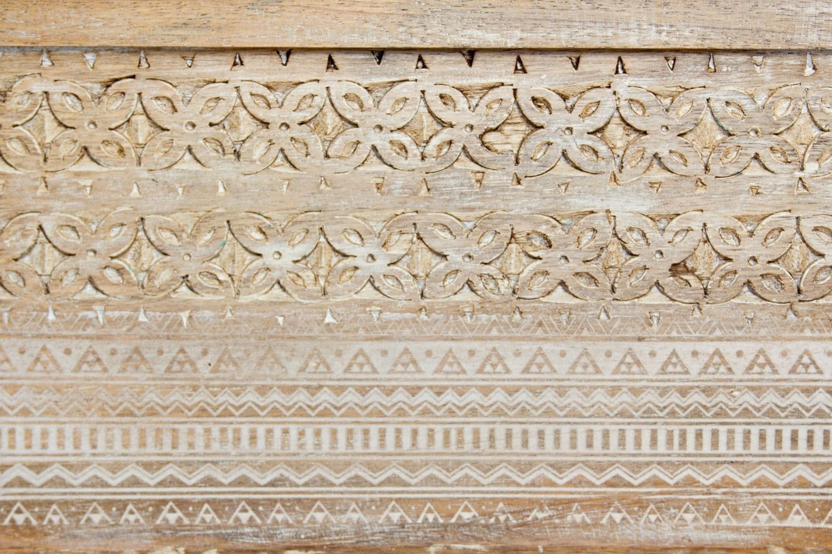 Tavolino "Mayra" struttura in legno di mango con contenitore per interni in Console e tavoli da divano Decor Space - Altamura, commercioVirtuoso.it