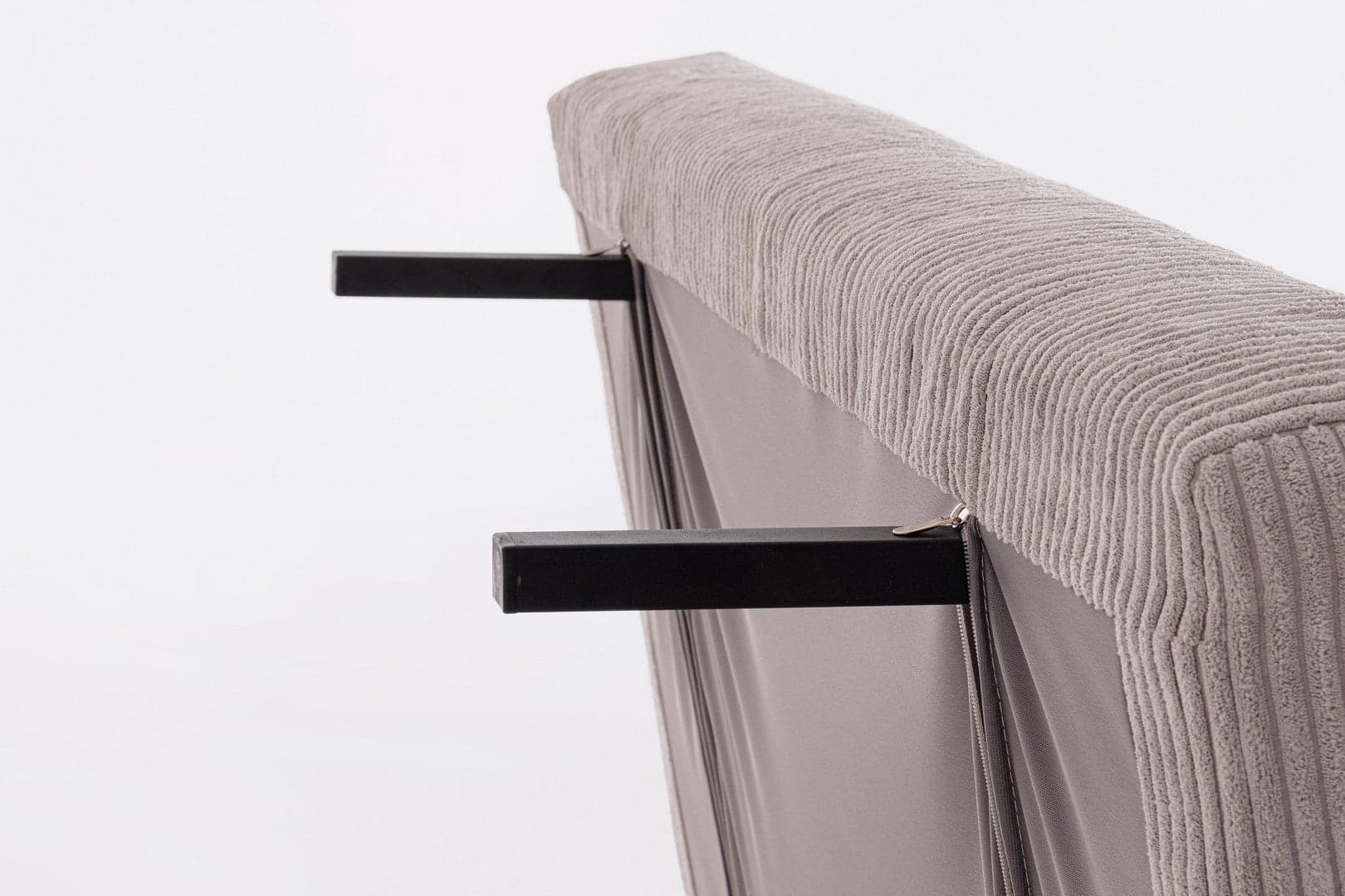 Divano letto "Walker" 2 posti con rivestimento 100% poliestere per interno in Divani Decor Space - Altamura, commercioVirtuoso.it