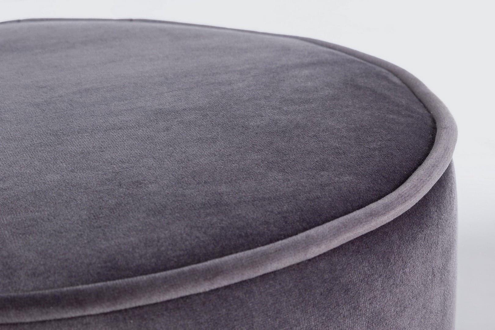 Poltrona Pouf "Annika" per interno, con struttura in acciaio verniciato a polvere epossidica e mdf set da 2 pezzi in Ottomane e poggiapiedi Decor Space - Altamura, commercioVirtuoso.it