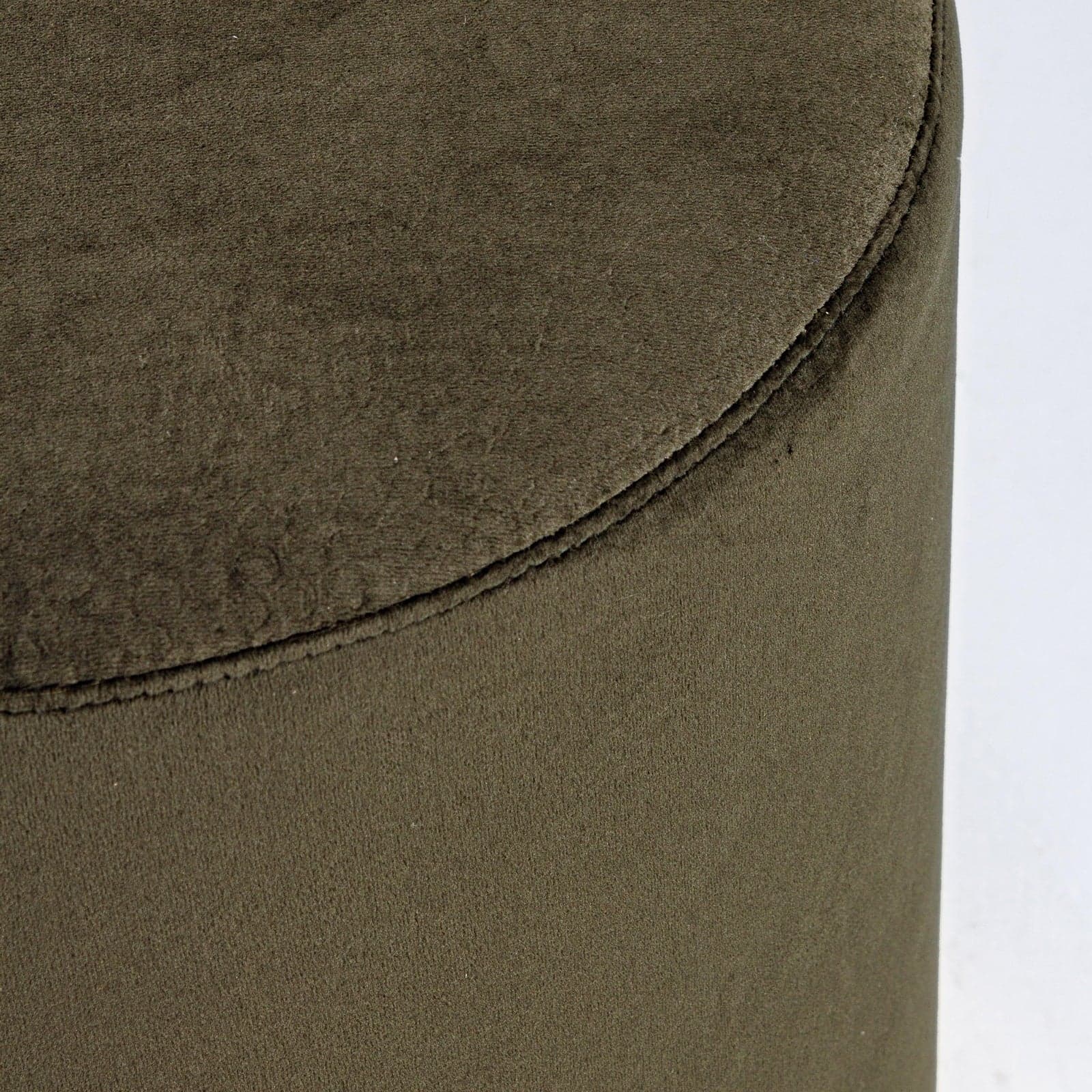 Pouf "Lucilla" in velluto anticato h 40 cm arredamento per salotto moderno in Ottomane e poggiapiedi Decor Space - Altamura, commercioVirtuoso.it