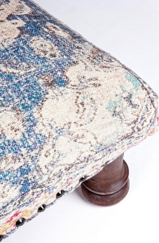Poltrona Pouf "Tamil" per interno, con struttura in legno mango e rivestimento in cotone da 40x40x25cm in Ottomane e poggiapiedi Decor Space - Altamura, commercioVirtuoso.it