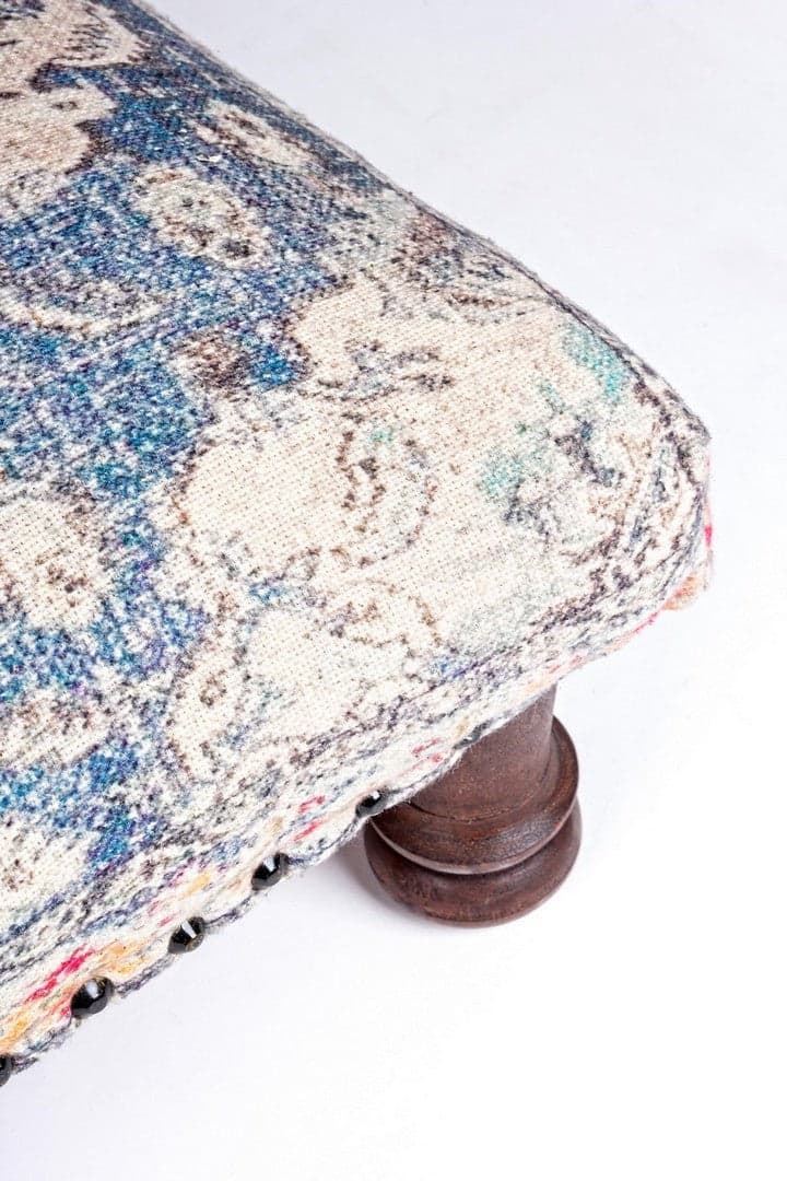 Poltrona Pouf "Tamil" per interno, con struttura in legno mango e rivestimento in cotone da 40x40x25cm in Ottomane e poggiapiedi Decor Space - Altamura, commercioVirtuoso.it