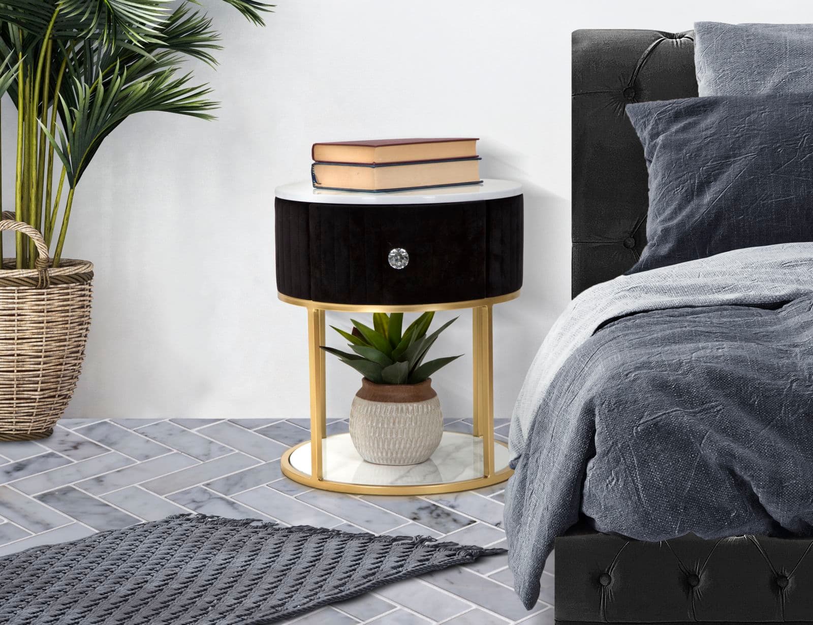 Comodino "Montpellier" struttura in metallo e legno ripiano in marmo per interni in Tavolini bassi Decor Space - Altamura, commercioVirtuoso.it