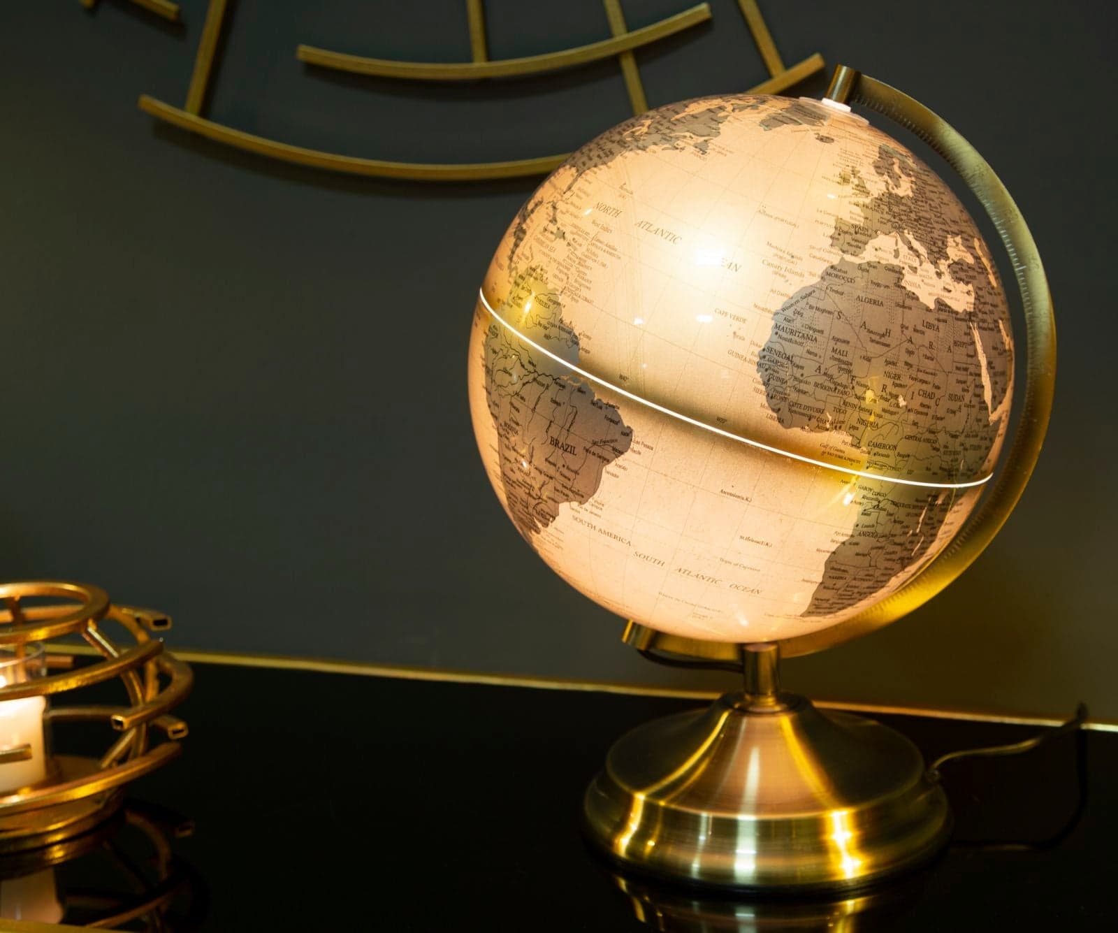 Mappamondo girevole con luce base in metallo per decorazione interni h 38 cm - 23
