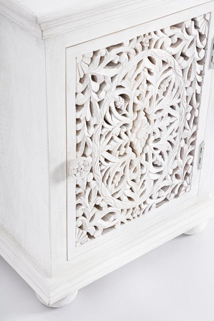 Comodino "Alinta" per camera, Struttura In Legno Di Mango Con Ante Intarsiate A Mano, Schienale In Mdf in Comodini Decor Space - Altamura, commercioVirtuoso.it