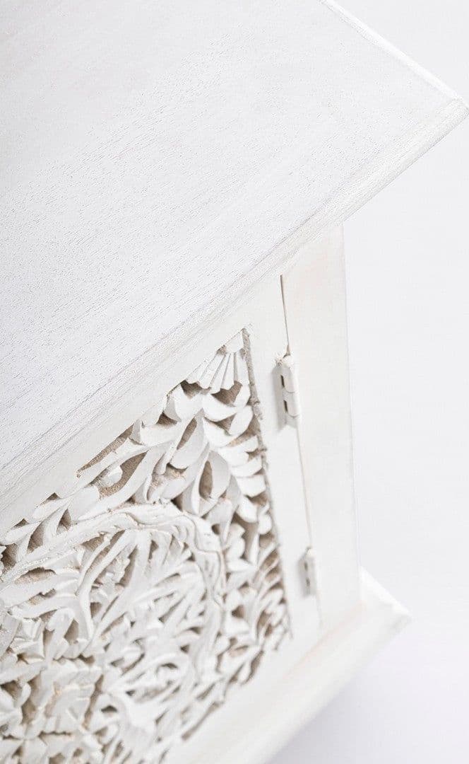 Comodino "Alinta" per camera, Struttura In Legno Di Mango Con Ante Intarsiate A Mano, Schienale In Mdf in Comodini Decor Space - Altamura, commercioVirtuoso.it