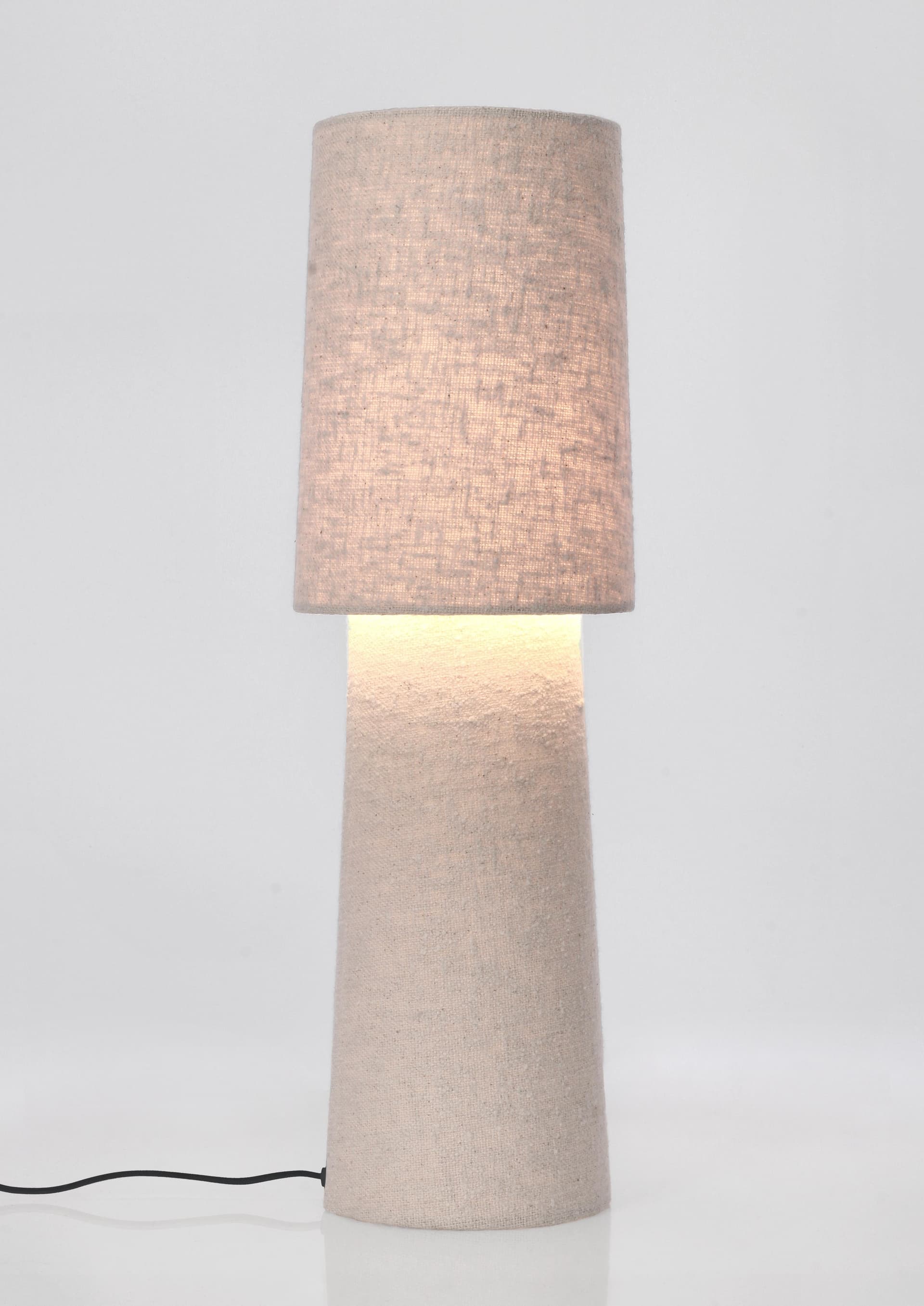 Lampada da tavolo "Lamki" in tessuto boucle h 58 cm in Lampade da tavolo e abat-jour Decor Space - Altamura, commercioVirtuoso.it
