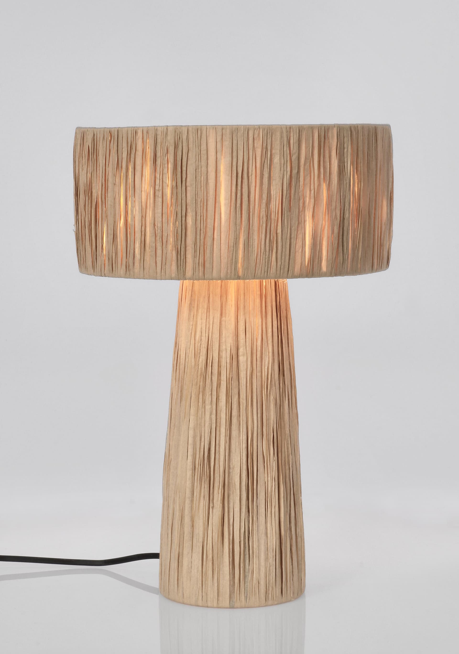 Lampada da tavolo "Kanda" in rafia e metallo h 38 cm in Lampade da tavolo e abat-jour Decor Space - Altamura, commercioVirtuoso.it