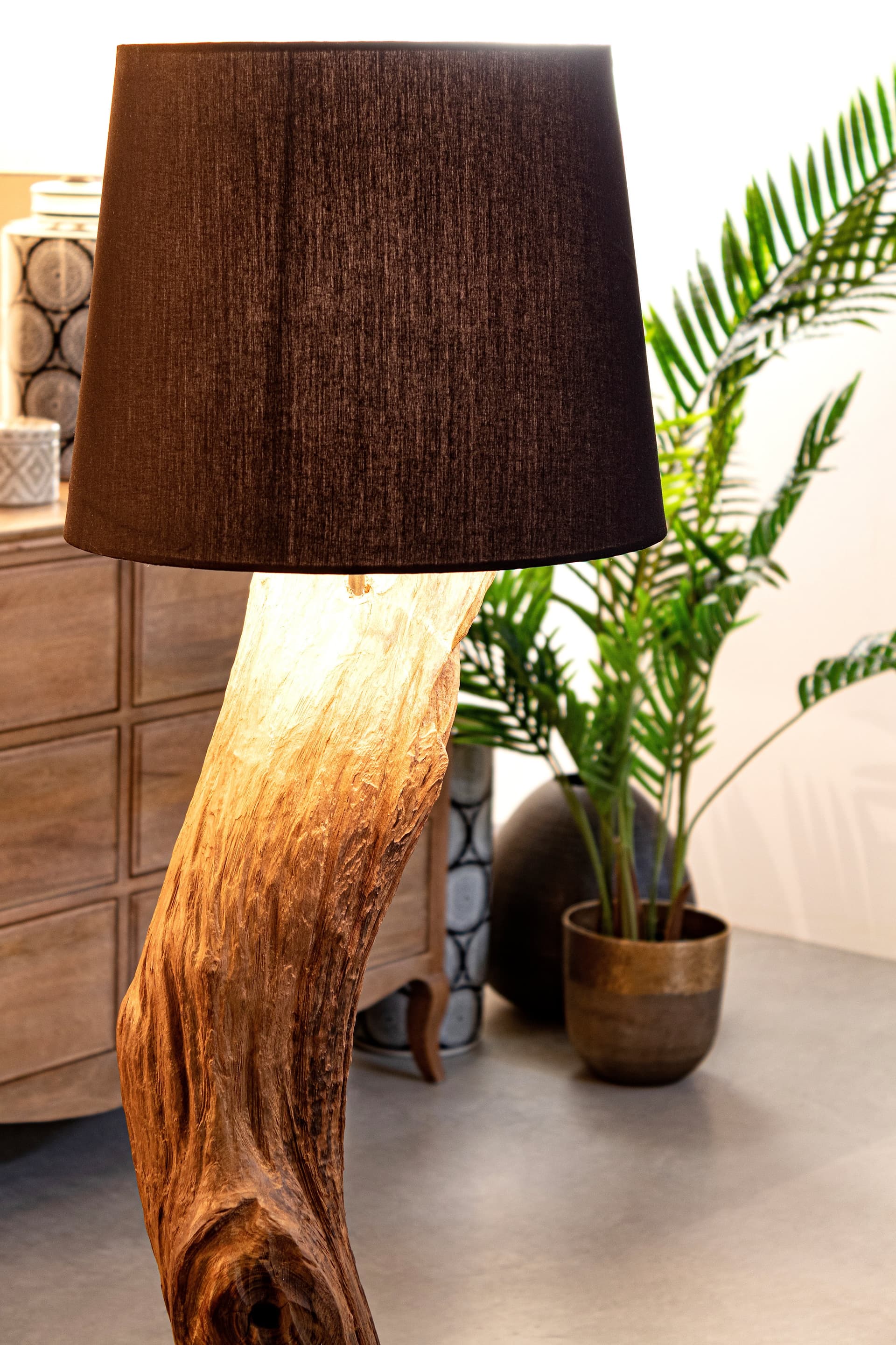 Piantana kleta in legno di teak riciclato h 120/180 cm in Lampade da terra Decor Space - Altamura, commercioVirtuoso.it