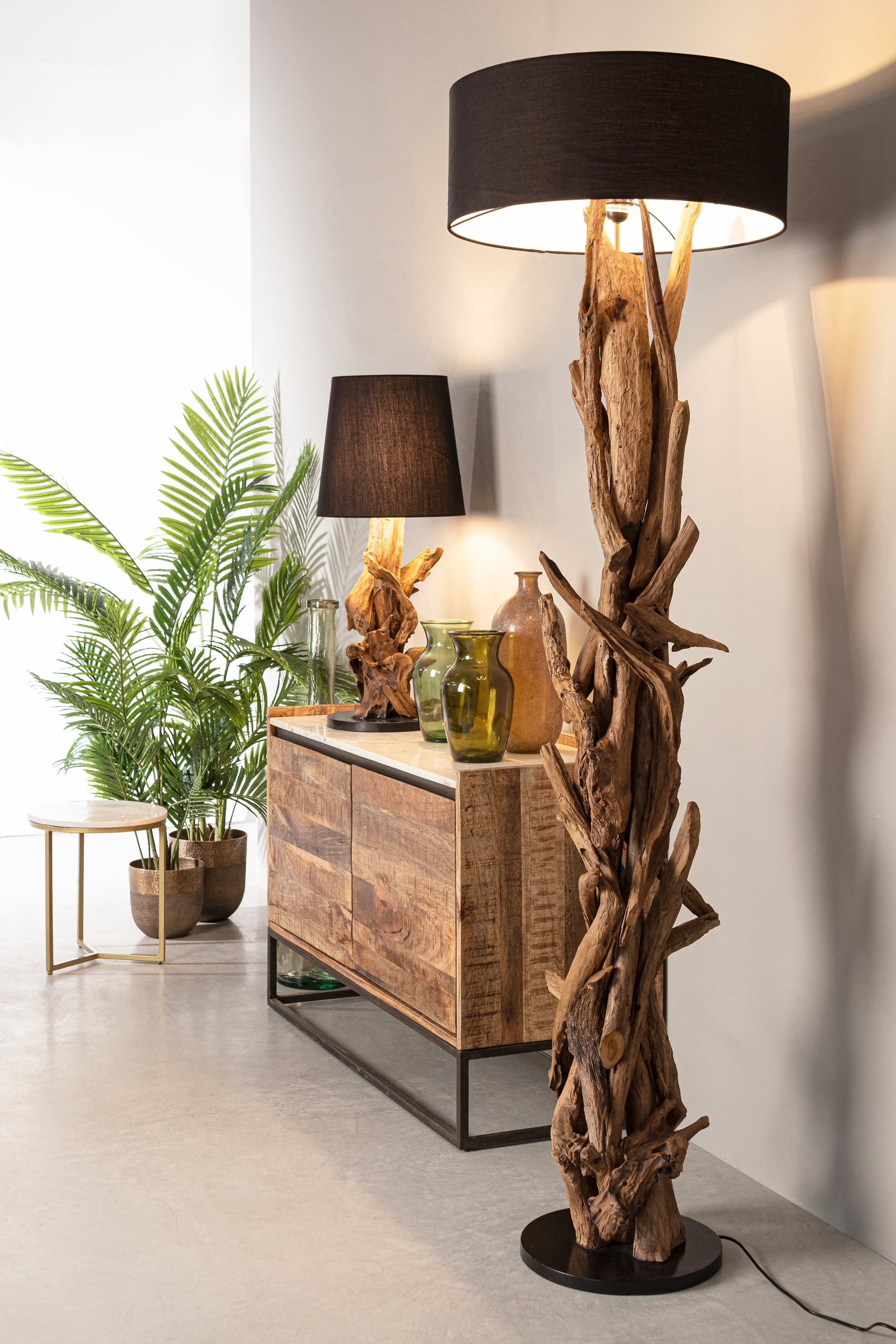 Lampada da tavolo "Bluma" in legno di teak riciclato h 82 cm in Lampade da tavolo e abat-jour Decor Space - Altamura, commercioVirtuoso.it