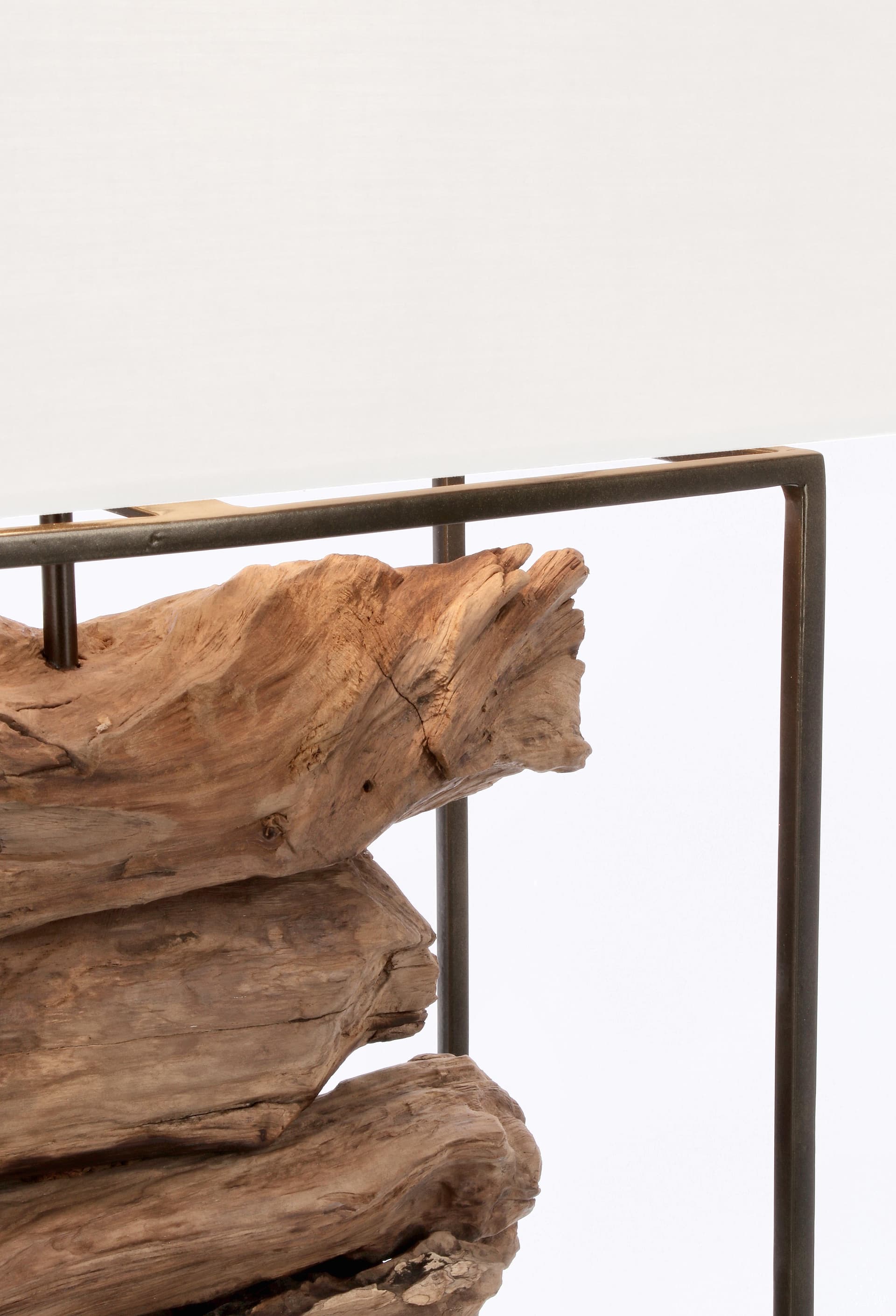 Lampada da tavolo "Kubi" bianco in legno di teak riciclato h 76 cm in Lampade da tavolo e abat-jour Decor Space - Altamura, commercioVirtuoso.it