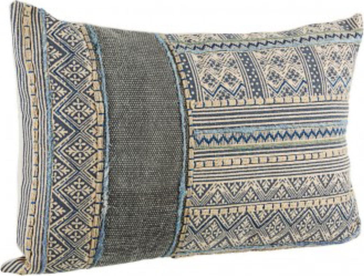 Cuscino tilak realizzato con  rivestimento in cotone lavorato e ricamato a mano e imbottitura in poliestere in Copricuscini e federe Decor Space - Altamura, commercioVirtuoso.it