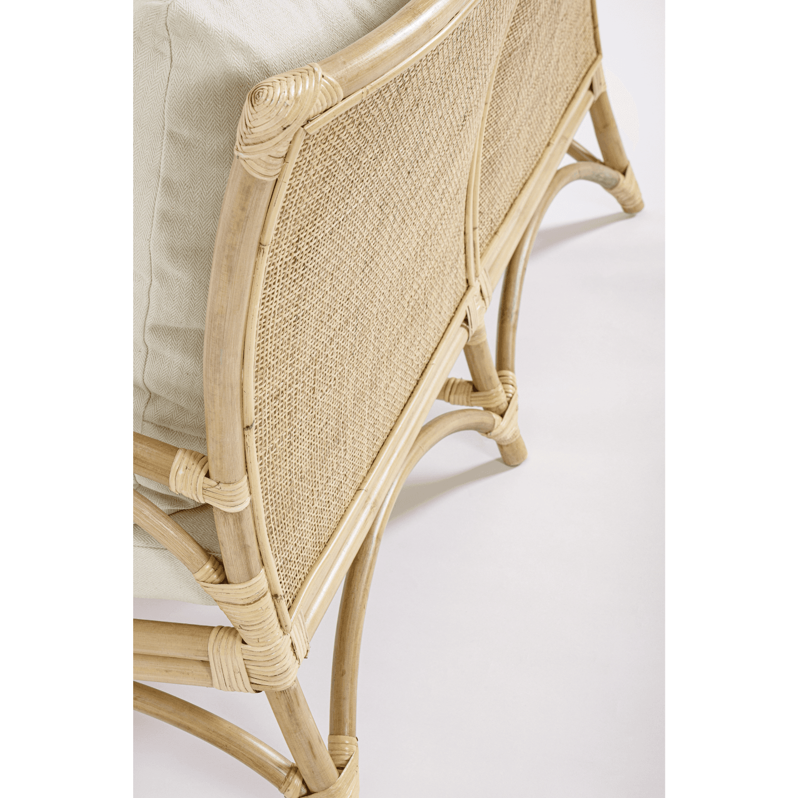 Divano a 2 posti con cuscino "Alicante" 129 cm in Set di mobili Decor Space - Altamura, commercioVirtuoso.it