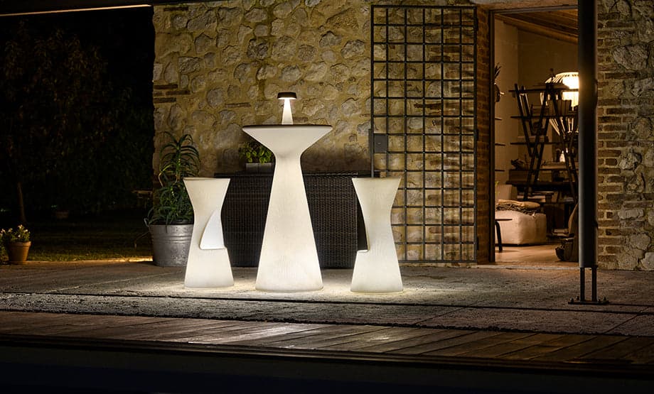 Sgabello "Fade" struttura in polietilene per esterno in Ottomane Decor Space - Altamura, commercioVirtuoso.it