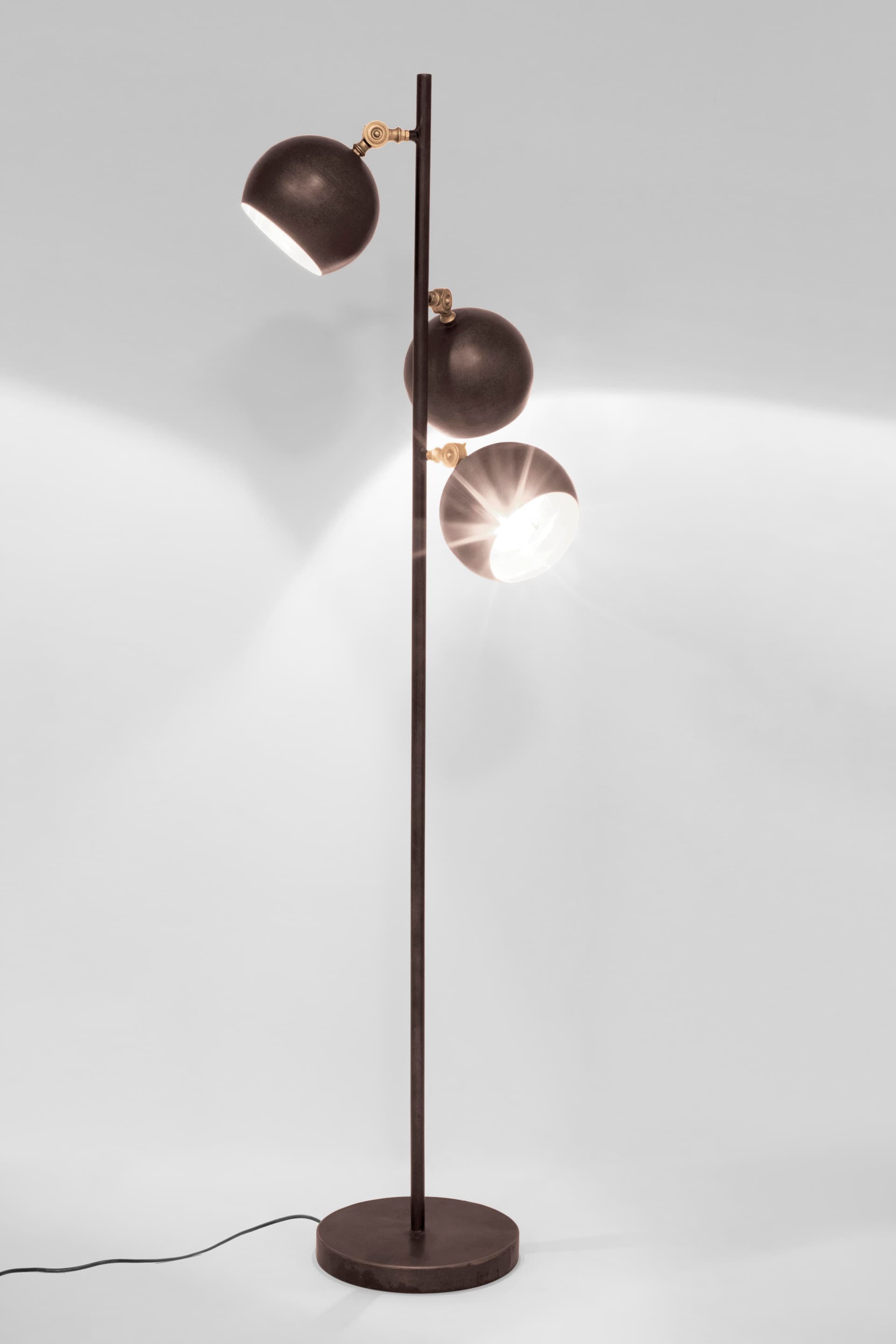 Piantana "Blaze" in acciaio h 161 cm in Lampade da terra Decor Space - Altamura, commercioVirtuoso.it