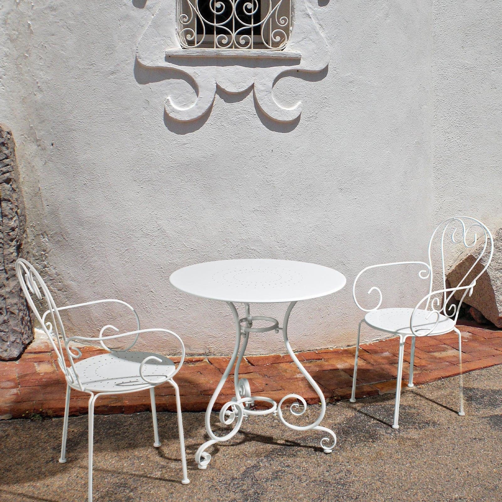Tavolino tondo Etienne colorato in acciaio da giardino e bar per esterno in Tavoli standard Decor Space - Altamura, commercioVirtuoso.it