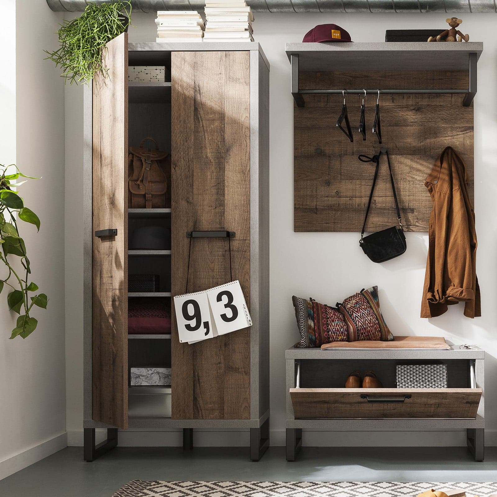 Pannello moderno appendiabiti da ingresso con ripiano in legno h 84 cm in Appendiabiti Decor Space - Altamura, commercioVirtuoso.it