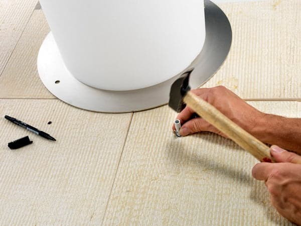 Staffa di sicurezza ''Fix Ground'' per fissaggio a pavimento dei vasi in Sottovasi Decor Space - Altamura, commercioVirtuoso.it