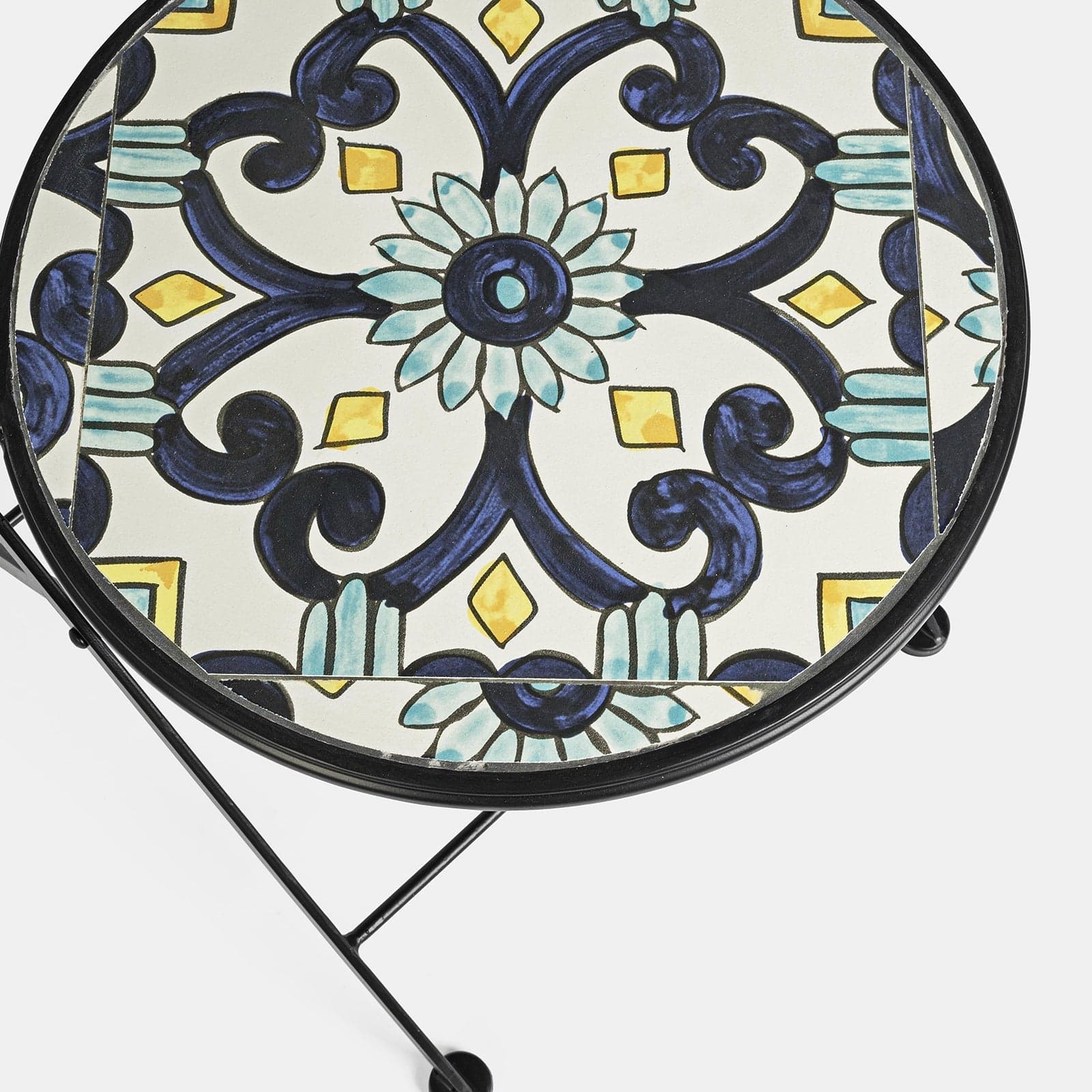 Set "Positano" Tavolino tondo e poltrone con decoro in ceramica per giardino veranda in Tavoli standard Decor Space - Altamura, commercioVirtuoso.it
