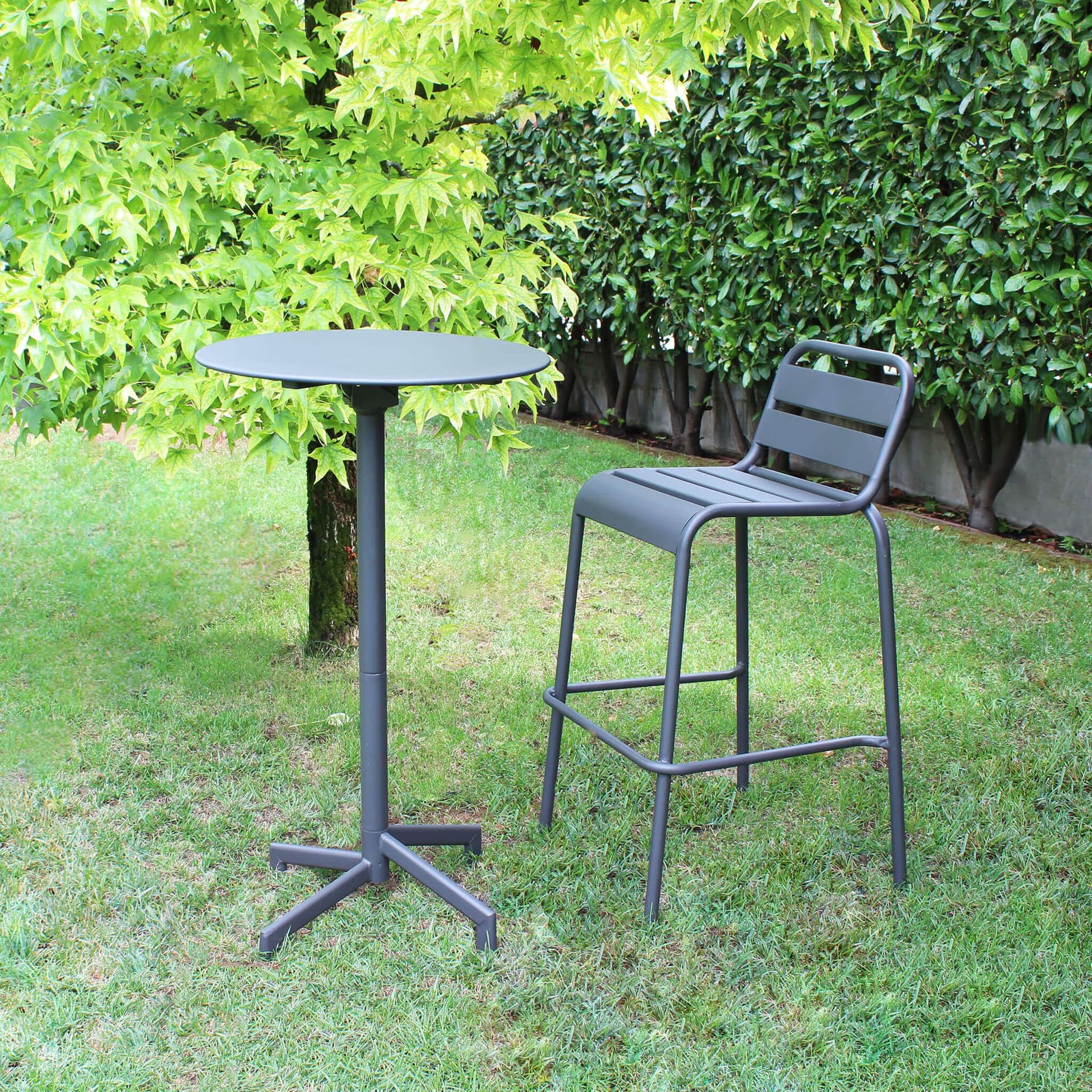 Tavolino tondo alto "Vega" in acciaio verniciato con piano pieghevole da giardino Ø 60 cm in Tavoli standard Decor Space - Altamura, commercioVirtuoso.it