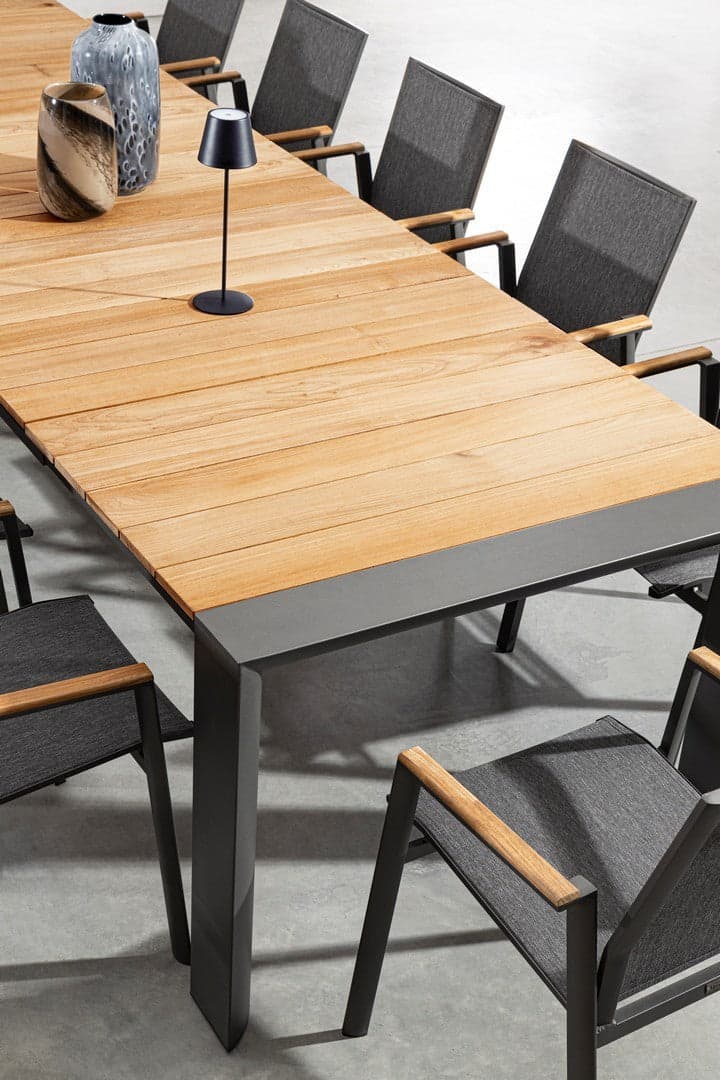 Poltrona "Cameron" da esterno in alluminio verniciato a polvere con dettagli in Teak in Sedie per tavolo da giardino Decor Space - Altamura, commercioVirtuoso.it