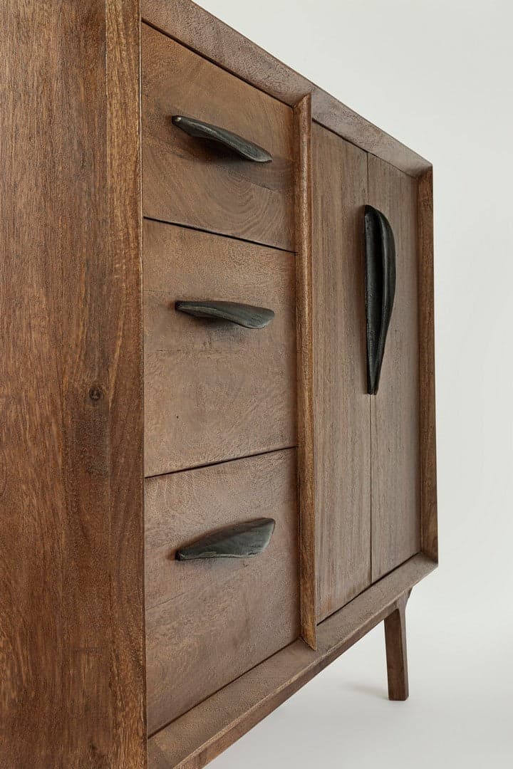 Credenza "Sherman" con struttura e gambe in legno mango, mobile in stile vintage in Credenze Decor Space - Altamura, commercioVirtuoso.it