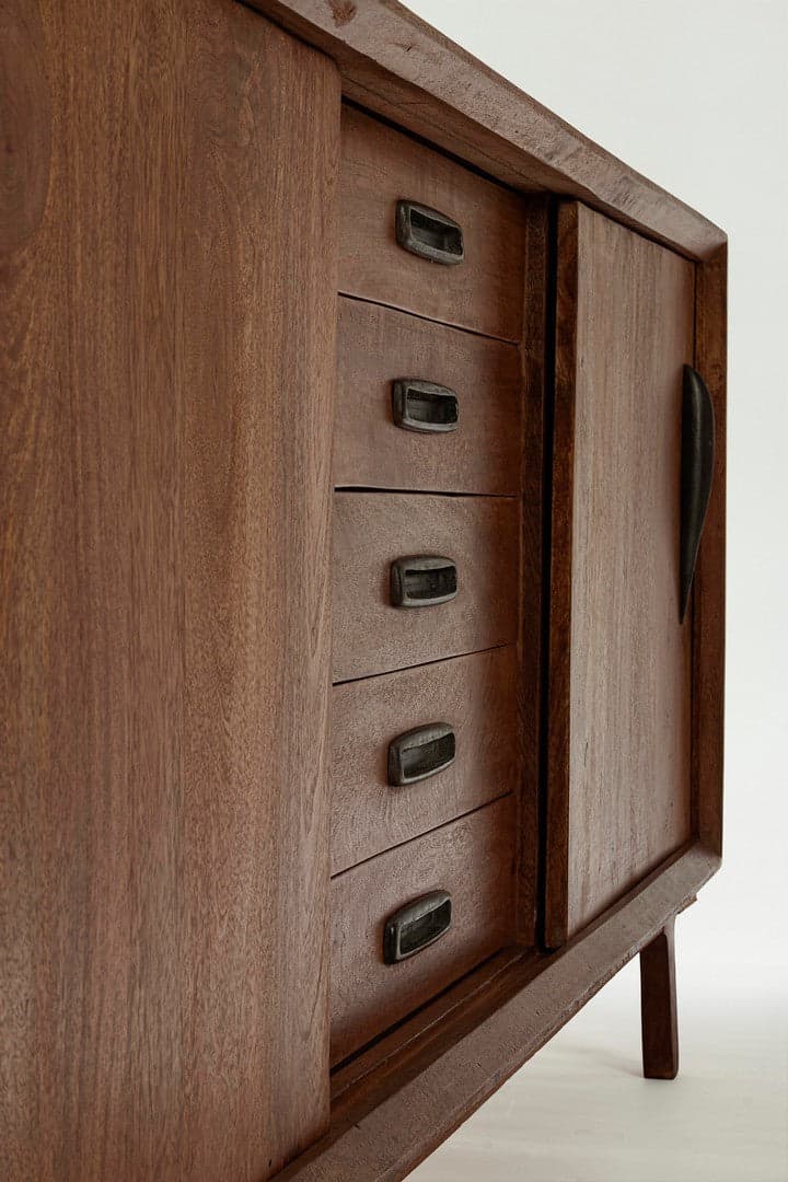 Credenza "Sherman" con struttura e gambe in legno mango, mobile in stile vintage in Credenze Decor Space - Altamura, commercioVirtuoso.it