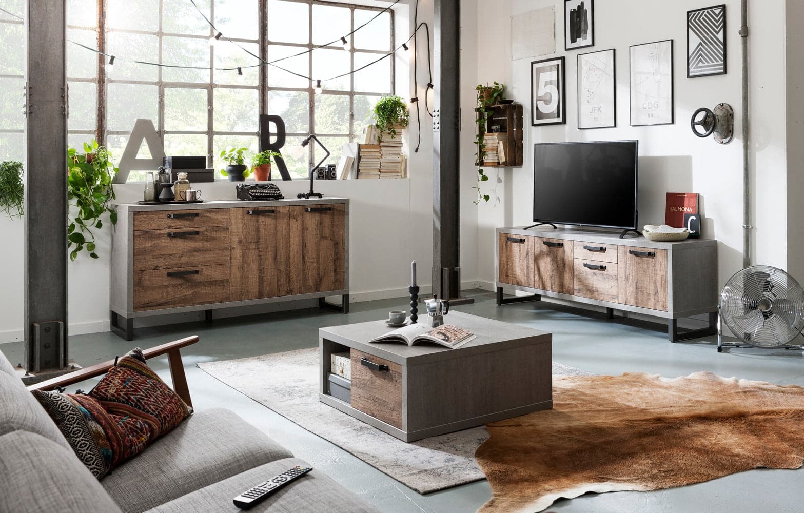 Contro mobile madia multiuso "Industrial" con 3 ante e 3 cassetti rovere e cemento h 90 cm in Credenze Decor Space - Altamura, commercioVirtuoso.it