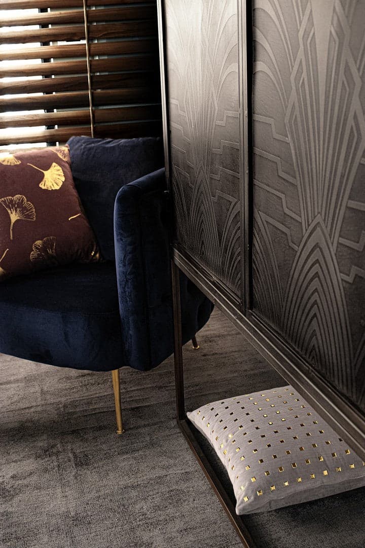 Credenza "Lanford" con struttura in acciaio, ante scolpite a mano, stile atmosfera in Credenze Decor Space - Altamura, commercioVirtuoso.it