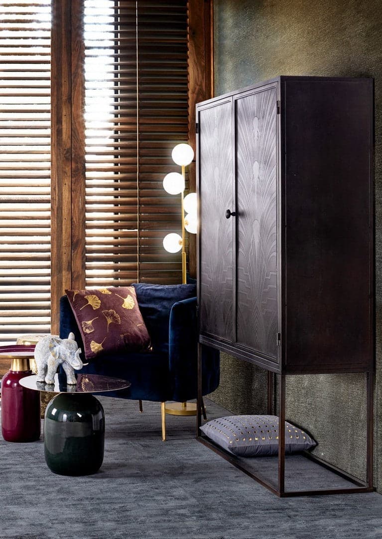 Credenza "Lanford" con struttura in acciaio, ante scolpite a mano, stile atmosfera in Credenze Decor Space - Altamura, commercioVirtuoso.it