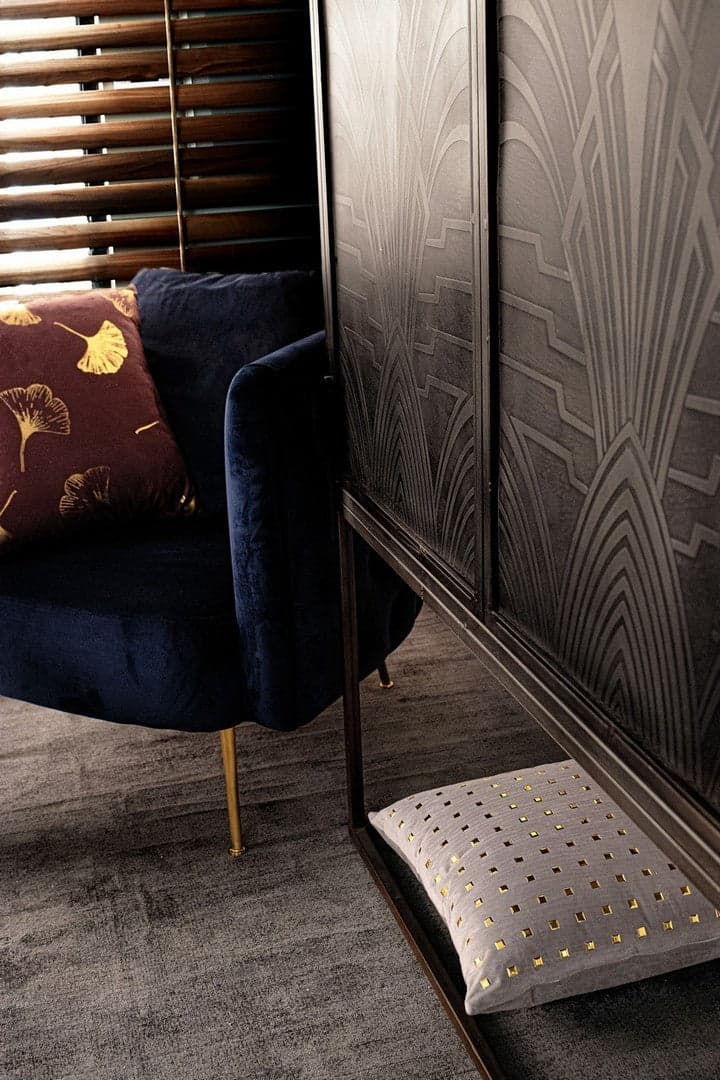 Credenza "Lanford" con struttura in acciaio, ante scolpite a mano, stile atmosfera in Credenze Decor Space - Altamura, commercioVirtuoso.it