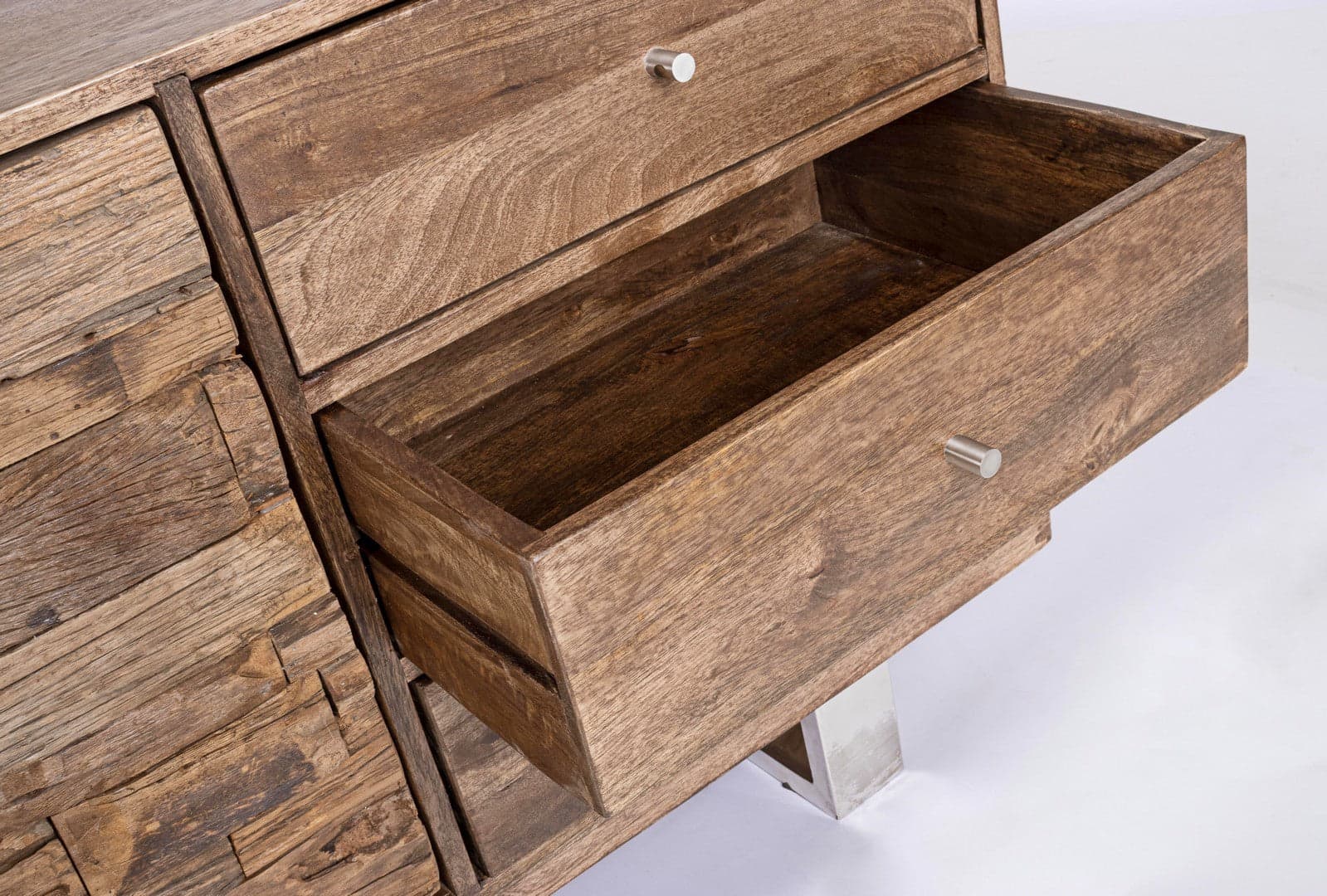 Credenza "Stanton", 2 ante e 3 cassetti, struttura in legno di mango, 160 cm in Credenze Decor Space - Altamura, commercioVirtuoso.it