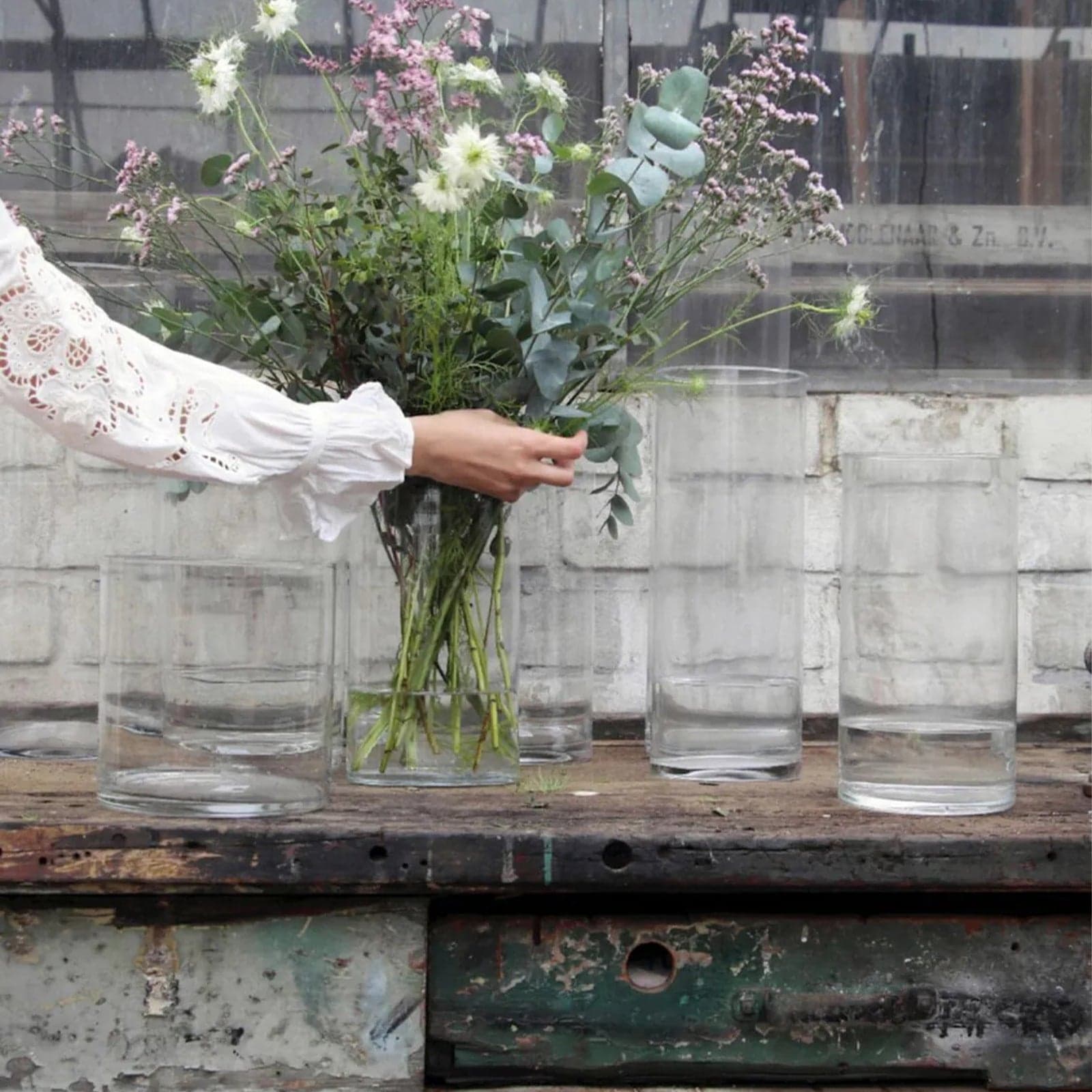 Vaso in vetro di forma cilindrica trasparente per fiori, acqua e piante in Vasi tradizionali Decor Space - Altamura, commercioVirtuoso.it
