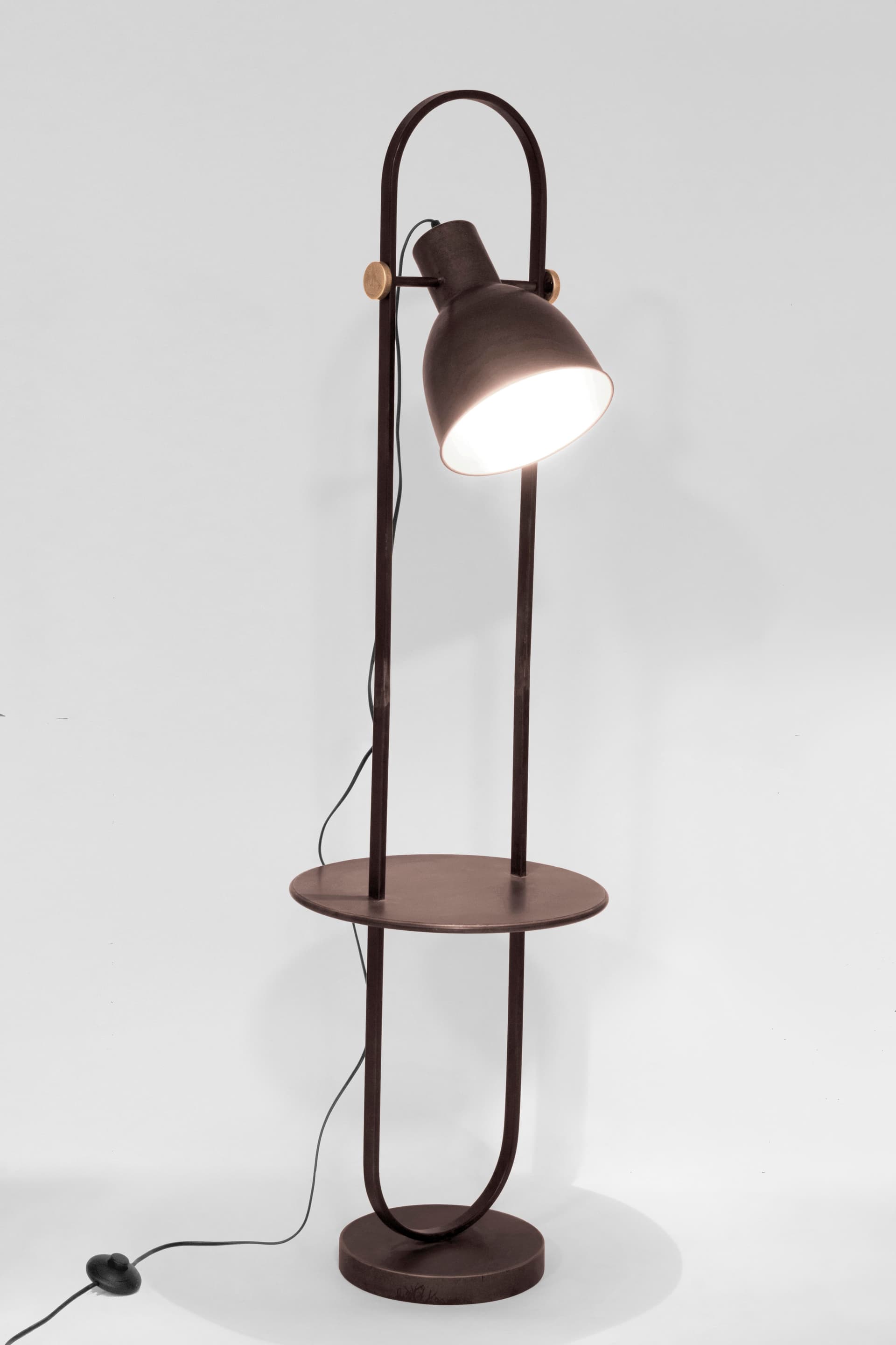 Piantana "Odd C-Mensola" in acciaio h 141 cm in Lampade da terra Decor Space - Altamura, commercioVirtuoso.it