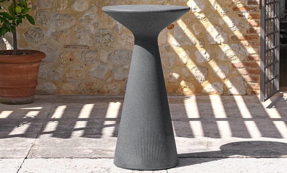Tavolo "Fade" struttura in polietilene per esterno in Tavoli standard Decor Space - Altamura, commercioVirtuoso.it