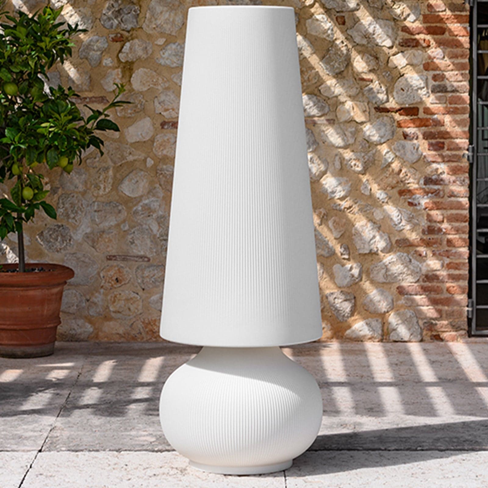 Lampada "Fade" struttura in polietilene per esterno in Lanterne Decor Space - Altamura, commercioVirtuoso.it