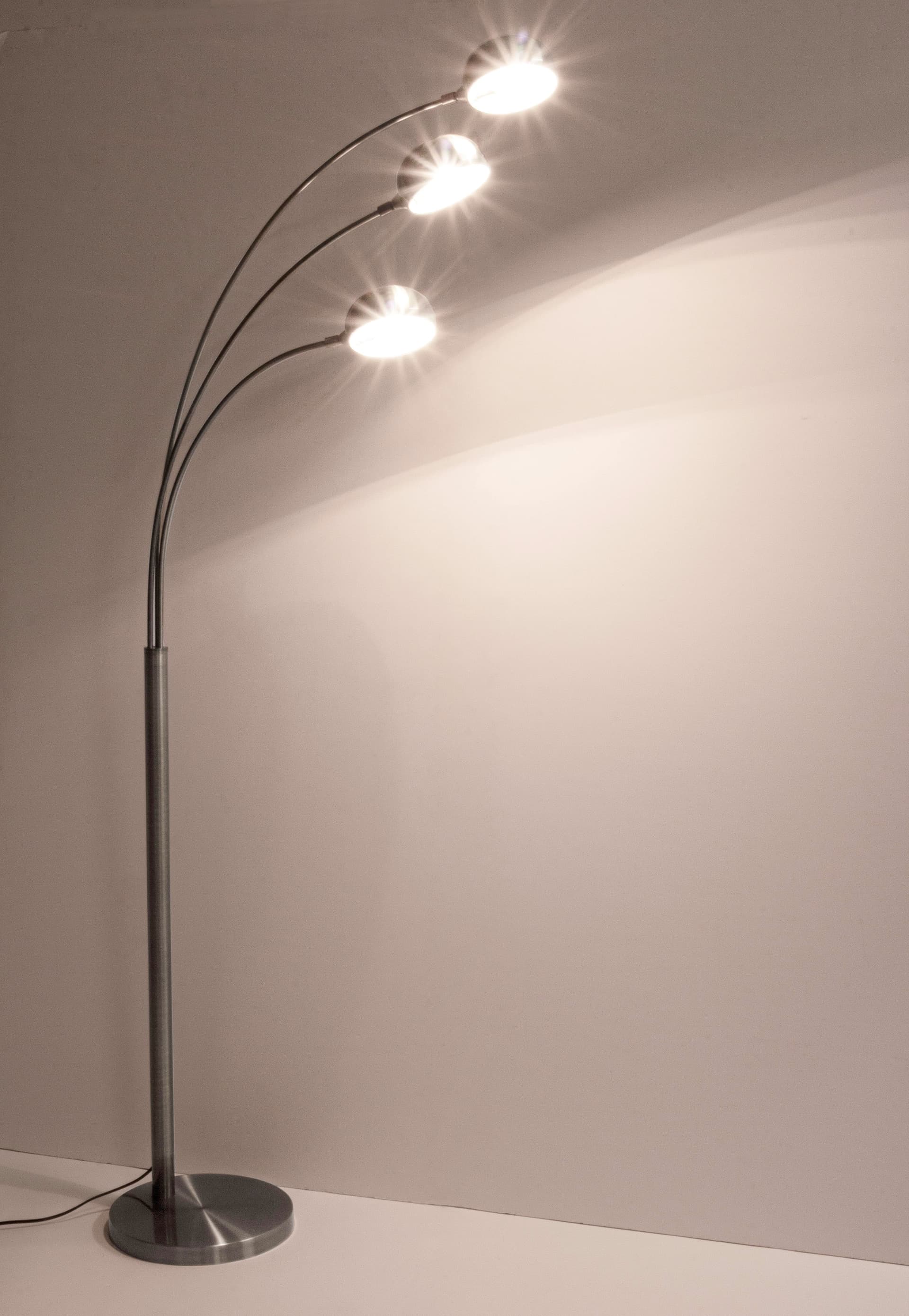 Piantana "Atmosphere" argento in acciaio h 180 cm in Lampade da terra Decor Space - Altamura, commercioVirtuoso.it