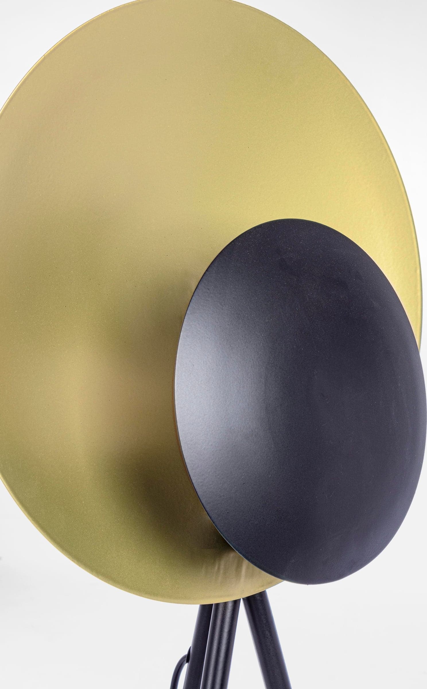 Piantana "Design Treppiede" in acciaio h 156 cm in Lampade da terra Decor Space - Altamura, commercioVirtuoso.it