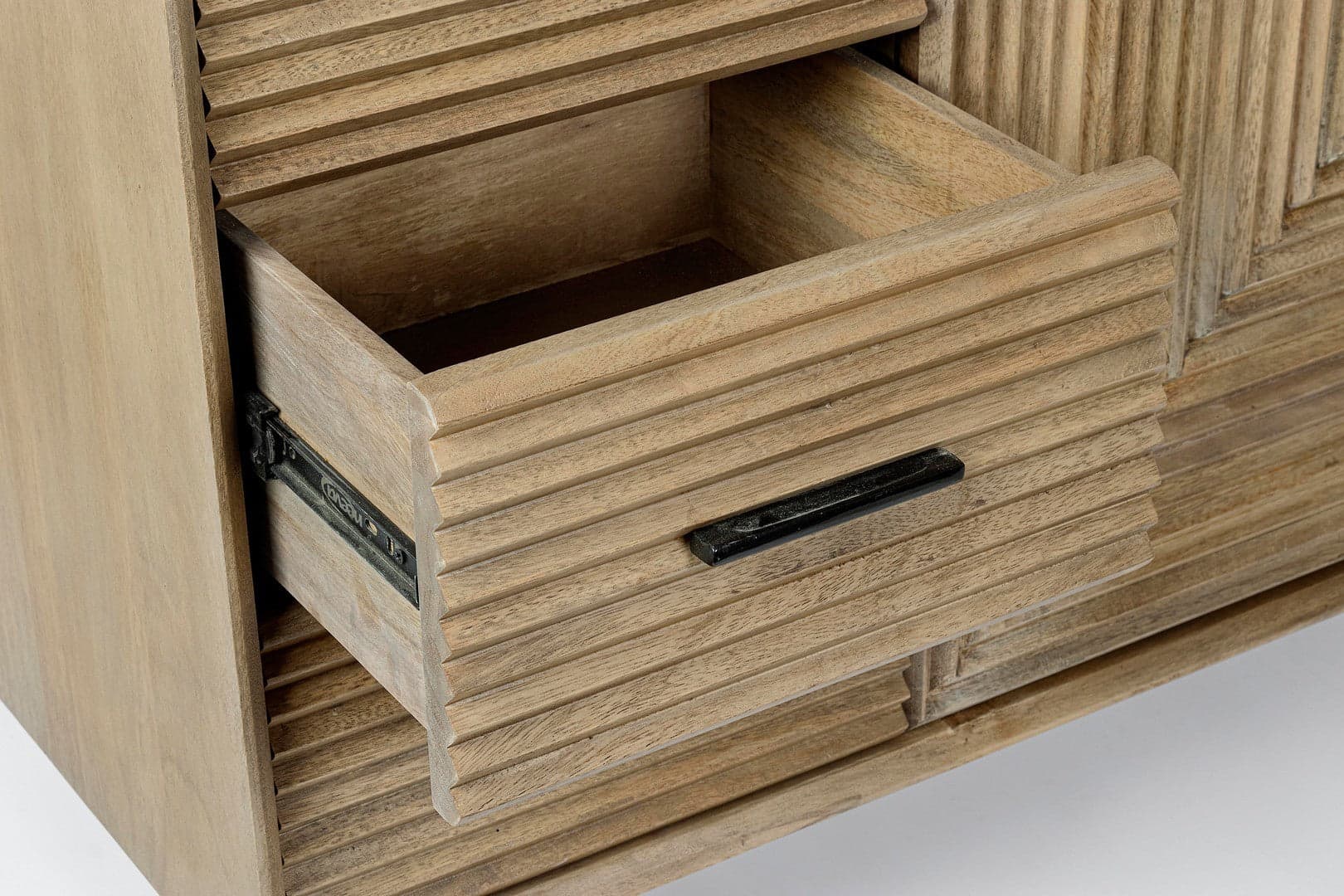 Credenza "Darsey" con struttura in legno di mango, mobile in stile moderno in Credenze Decor Space - Altamura, commercioVirtuoso.it