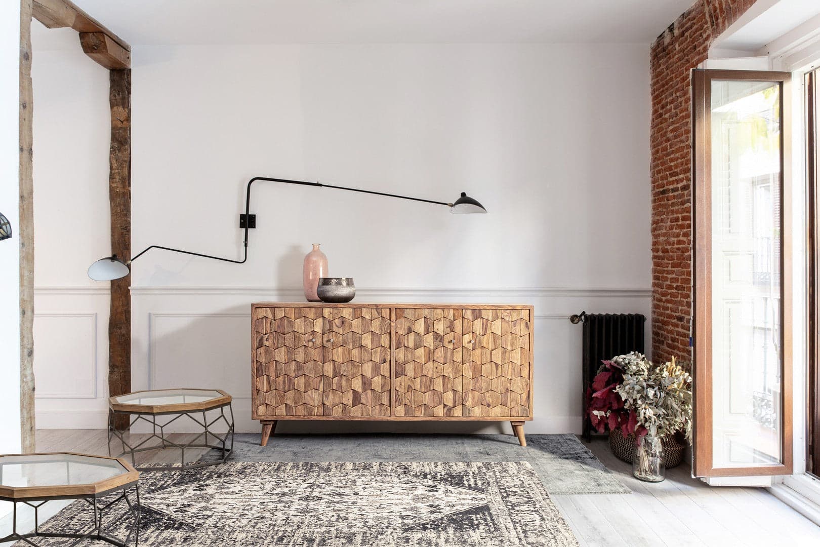 Credenza "Kant" con struttura e gambe in legno Sheesham, mobile in stile vintage in Credenze Decor Space - Altamura, commercioVirtuoso.it