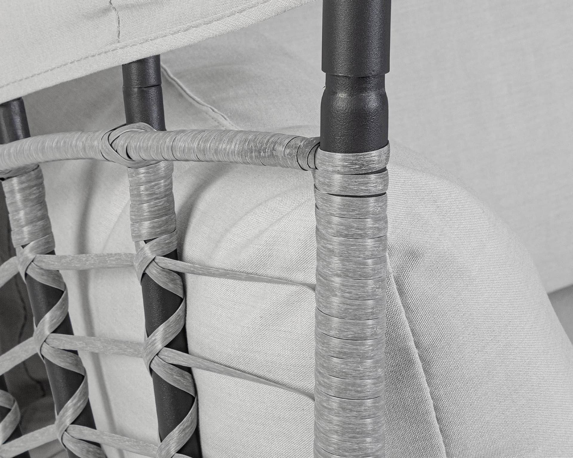 Poltrona con cuscino eldon in legno e poliestere per giardino e veranda in Dondoli coperti Decor Space - Altamura, commercioVirtuoso.it